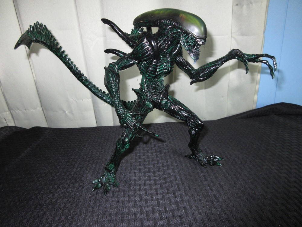 FuRyu Alien SSS Premium 10” BIG Figure Special Color Edition