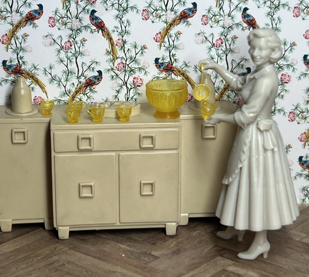 1:24 1950 Dollhouse Diorama Hostess Inspired by Marx with punch bowl set
