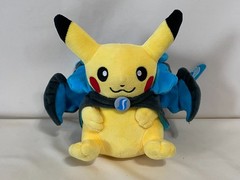 Pokemon 2018 – Mega Charizard X Cape Pikachu Plush A15