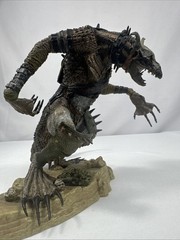 McFarlane Dragons Series 3 Komodo Dragon Clan Quest Lost King 2006 w Base