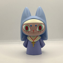 Unbox Bad Meaw Maud Mueanfun 4 in. Vinyl Sofubi Figure w/Enamel Pin Badmeaw Toy