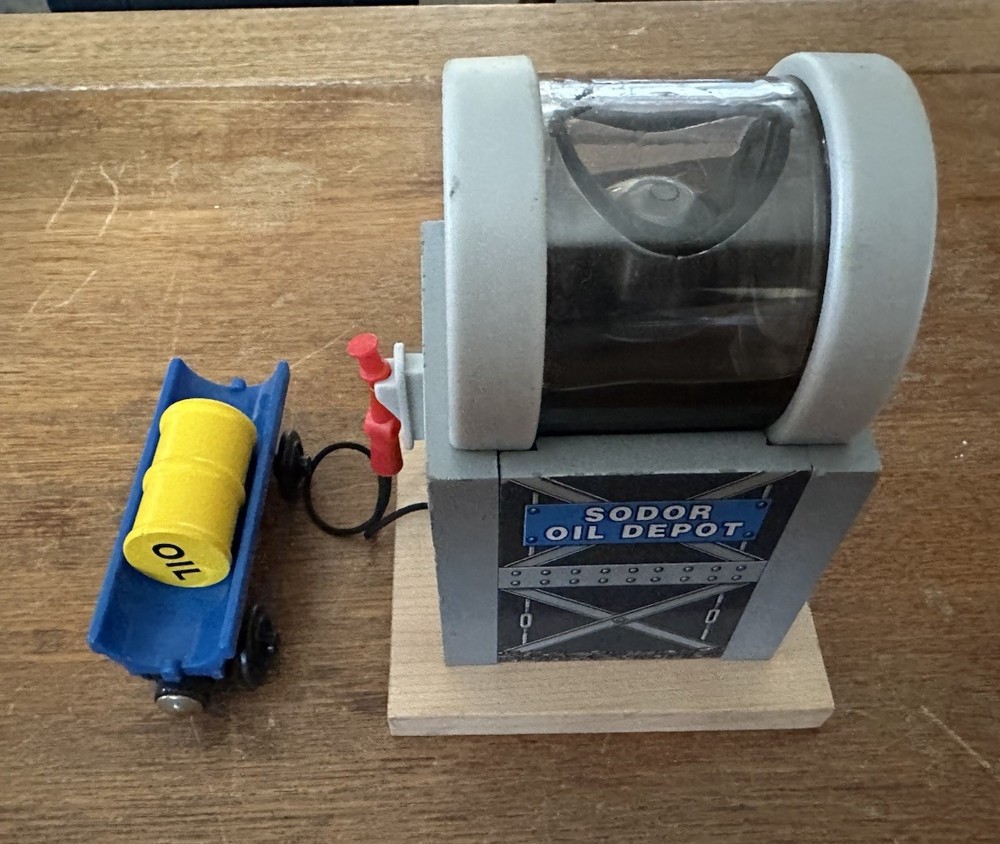 Learning Curve Wooden Thomas the Train Sodor Oil Depot with Oil Barrel & Car!