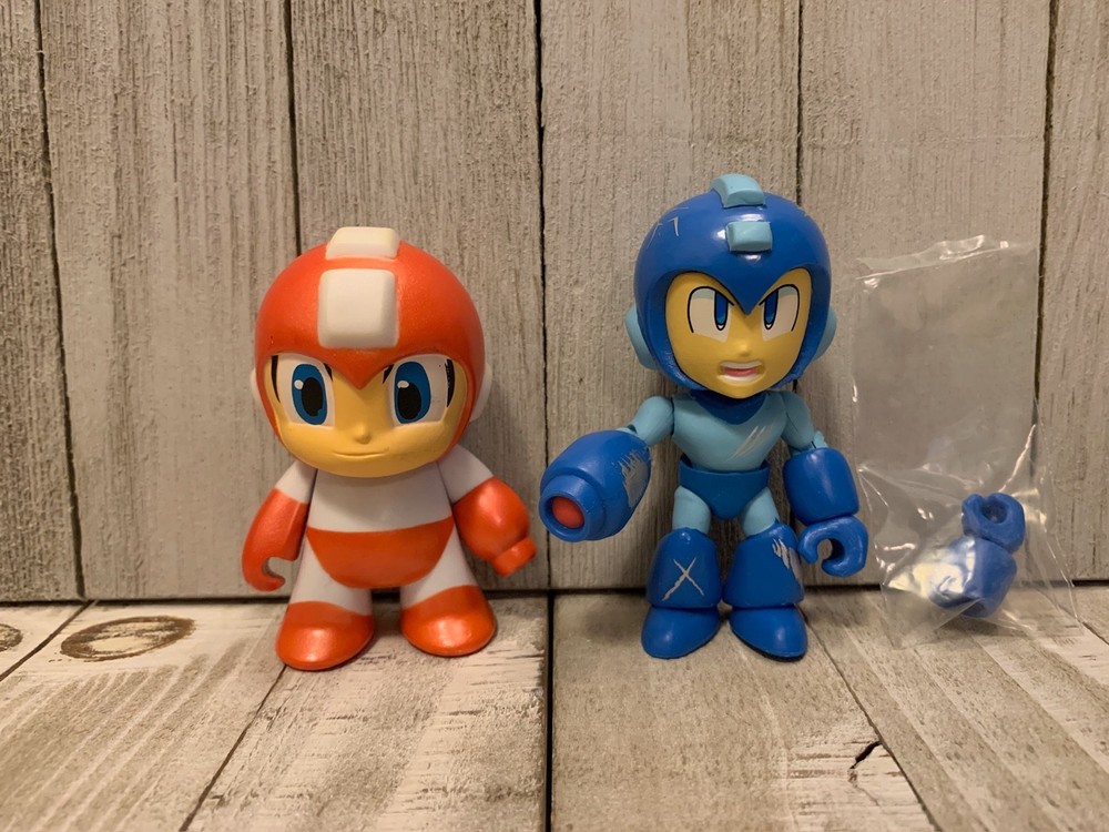 Mega Man Loyal Subjects Battle Damage Figure & Kidrobot Orange 1/20 3″ Lot