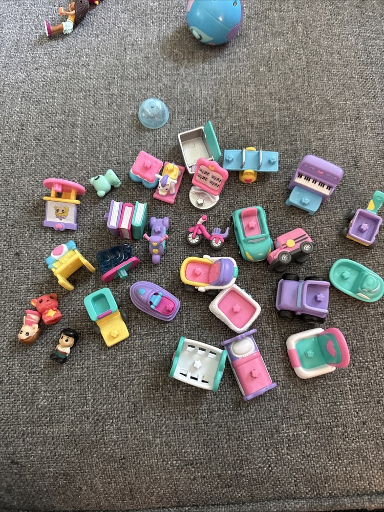 Lot 29 of Squinkies & Accessories Toys
