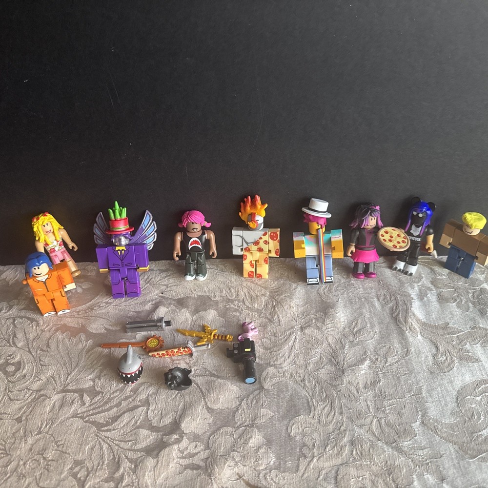 R0BL0X Toys Action Figures Lot Of 9 Celebrity Collection Pack w/ Accessories