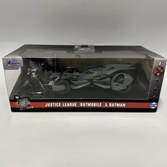 DC Comics JUSTICE LEAGUE BATMOBILE & BATMAN 1:32 Jada Die Cast Car Vehicle Toy