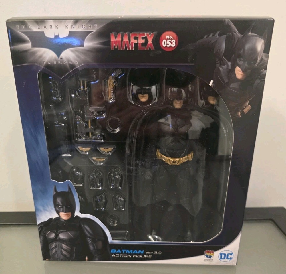 Medicom Mafex No. 053 The Dark Knight Batman. Ver. 3.0 Re-issue