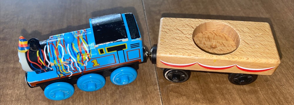 Thomas Wooden Train by Fisher Price Birthday Thomas & Cake Cargo Car Y4501
