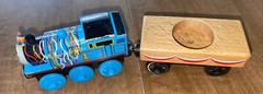 Thomas Wooden Train by Fisher Price Birthday Thomas & Cake Cargo Car Y4501