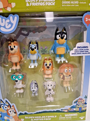 Bluey Family and Mates Pack 32 Figure Multi Pack Chilli Bingo Honey Socks Chloe