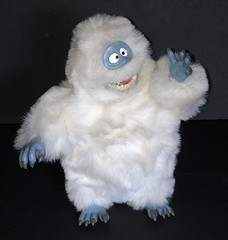BUMBLE ABOMINABLE SNOW MONSTER Playing Mantis 8″ Figure Rudolph 2000 vintage