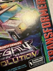 Hasbro Transformers Legacy Evolution Walgreens Excl. Deluxe Class Autobot Medix