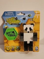 Roblox Bee Swarm Simulator Panda Bear 5″ Figure Pk w/ Mystery Bee & Honeycomb