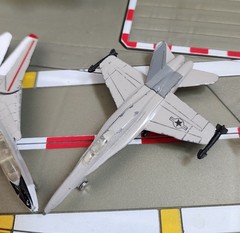 1998 RedBox Toys Independence U.S Aircraft Carrier Ship 31″, W/ 6 Die Cast Plane