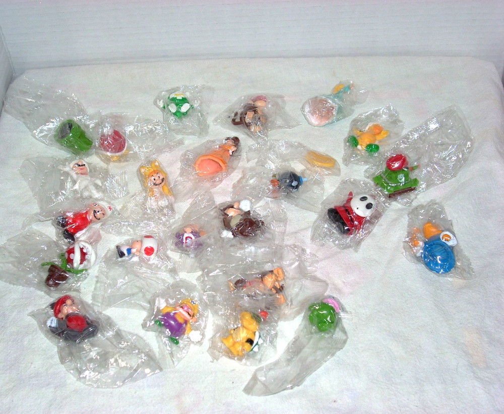 Mixed Lot of 23 2007 Nintendo Mini Figures Super Mario Bros Toy 1.5″ New In Pacs