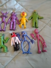 Toysvill 12Pcs Rainbow Friends Action Figures