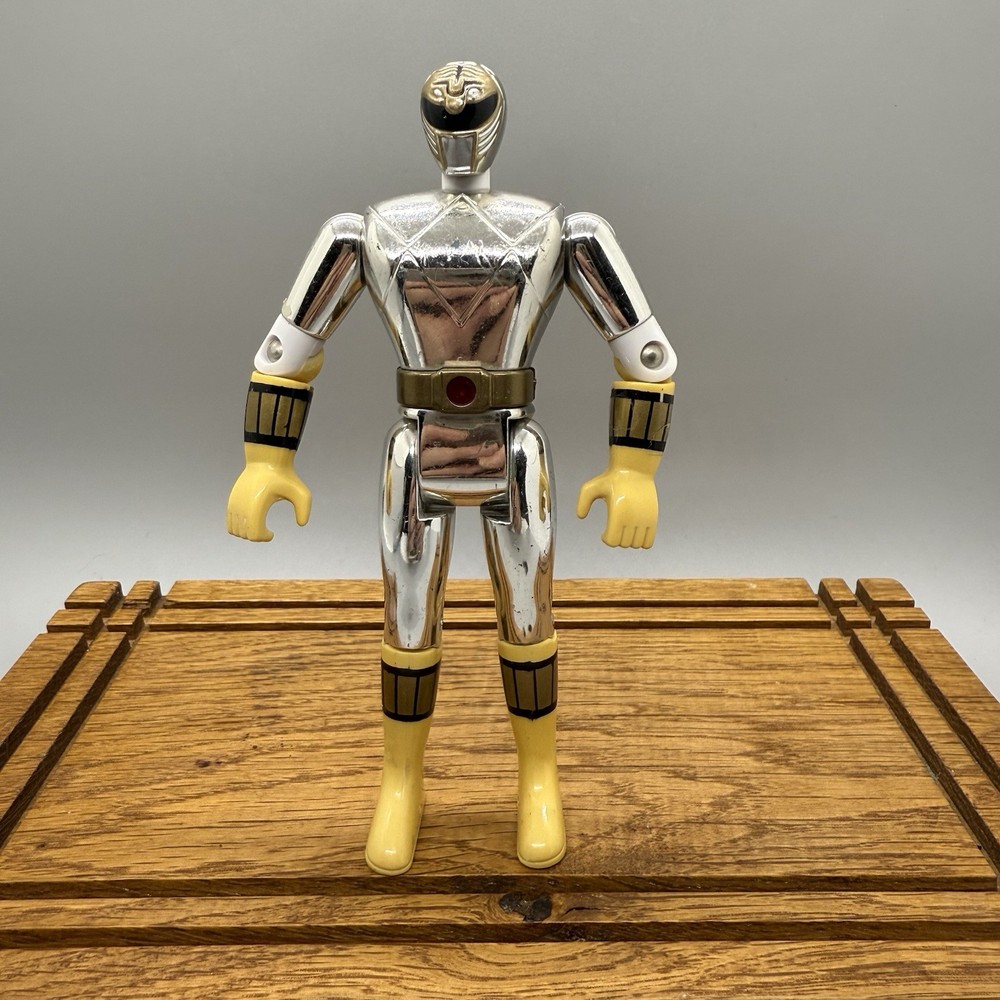 Mighty Morphin Power Rangers – Metallic White/Silver Ranger Action Figure Bandai