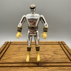 Mighty Morphin Power Rangers – Metallic White/Silver Ranger Action Figure Bandai