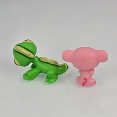 Littlest Pet Shop (LPS) Pack of 10 Pets Carry Case 90382 Bobble Head Toy 874 875