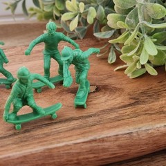 Original AJ’s Toy Boarders 24pc Skateboarder Figures Set – 8 Different Poses
