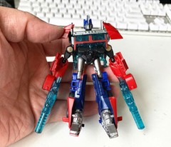 Transformers Commander Optimus Prime Cyberverse Action Figure Toy New in Box