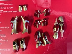 HOT TOYS 1/6 IRON MAN 3 TONY STARK FIGURE WORKSHOP-METALLIC GOLD + RED ARMOR SET