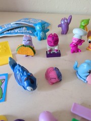 Big Lost Kitties Lot Of 16 Figures , Various Accessories, Sticker, & Flip books