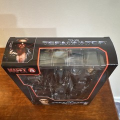 MAFEX No. 176 The Terminator T-800 Action Figure (READ DESCRIPTION)