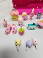 60+ Shopkins With Display Storage Case Pink Holder EXCELLENT CONDITION