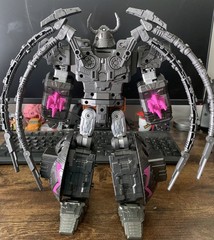 Transformers Model Series 2966-18B Armada Unicron – KO Unicron light up eyes!