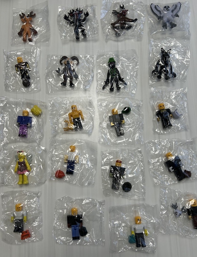 Roblox Figurine 20 Pieces Monsters And Characters Brand New Packaged
