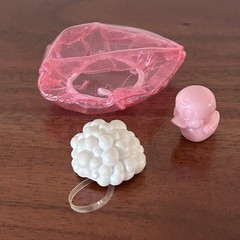 Littlest Pet Shop Squeaky Clean Pets 664 Mauve Cat 665 Basset Hound, Accessories