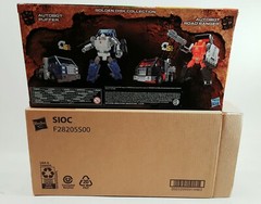 Transformers Generations Golden Disk Collection Autobot Road Ranger & Puffer