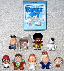 KIDROBOT FAMILY GUY FREAKIN SWEET MINI SERIS VINYL FIGURES SET OF 8 **NEW**