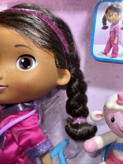 Doc McStuffins Walk N’ Talk Doc Mobile Doll Disney
