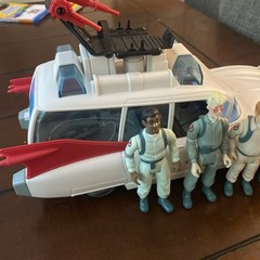 The Real Ghostbusters Ecto-1 – Kenner Hasbro 2021 With Five Figures Slimer