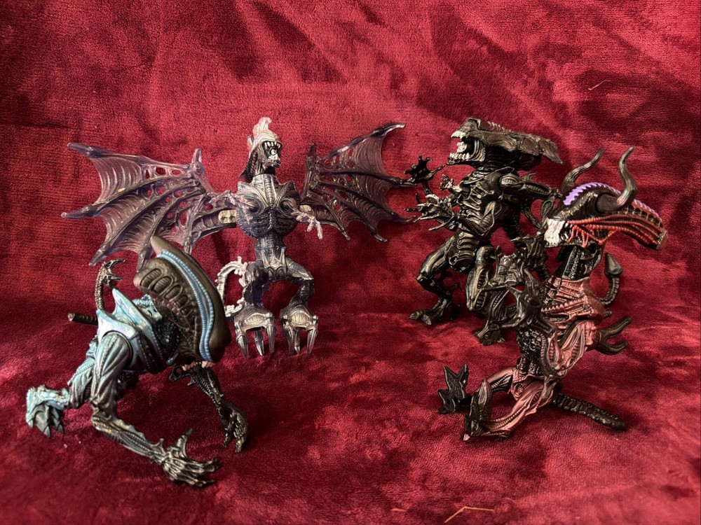 Lot Of 4 Vintage 90s Kenner 6″ Alien Queen/ Bull/ Flying Aliens Action Toys