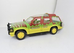 Mattel 2020 Jurassic Park 1993 Ford Explorer Model Car 04 Green Yellow Red