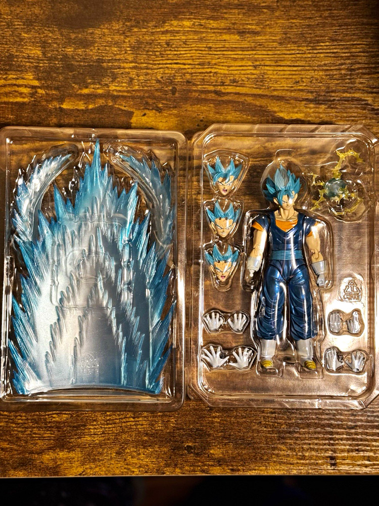 S.H.Figuarts Dragon Ball Super Saiyan God Super Saiyan Vegito Exclusive Edition