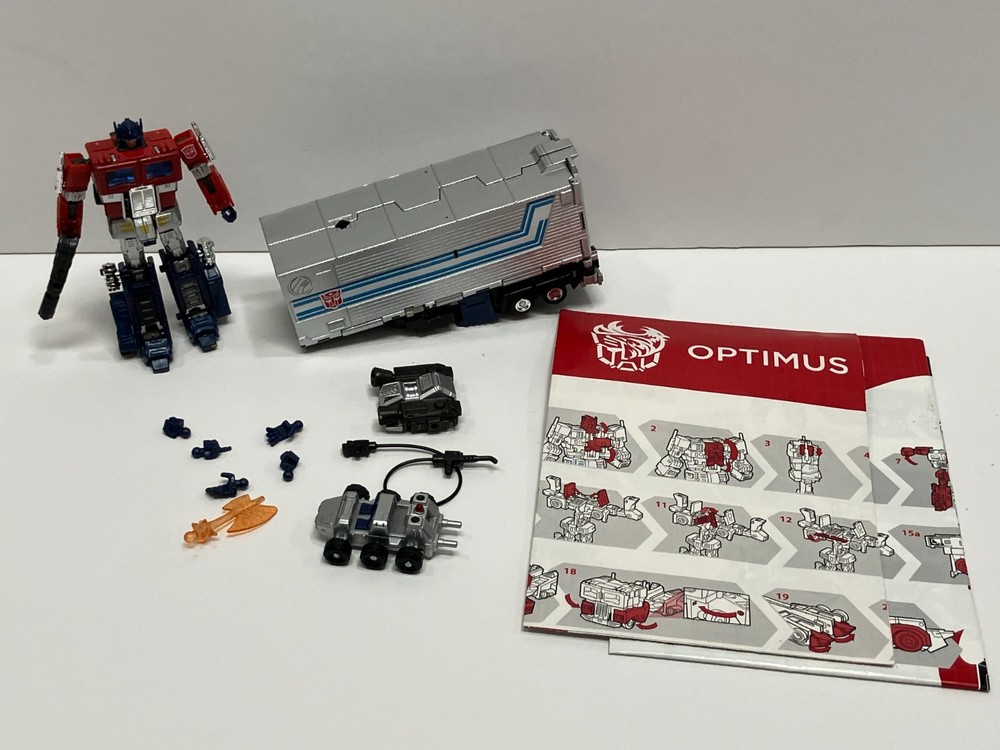 Transformers Platinum Edition Year of the Rooster Optimus Prime figure