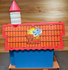 Tom & Jerry Tricky Trap House Vintage VERY RARE Toy Playset Playhouse