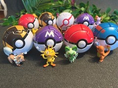 TOMY Pokemon Throw N Pop Poke Ball with Extra Pokemon – Ready to Battle – “NEW”