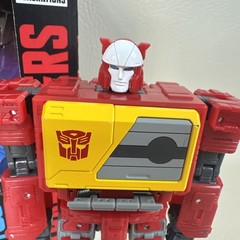 Hasbro Transformers Studio Series 86/25 Autobot Blaster & Eject
