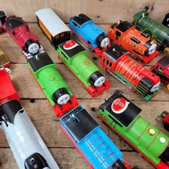 Huge Thomas & Friends Trains Lot Die Cast & Plastic Engines Cars Coaches