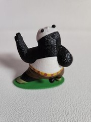 Kung Fu Panda PVC Figure TM & DWA DecoPac Green Base 2.5″ Cake Topper