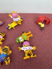 Lot of Vintage 80’s 2″ Tall Garfield Figures PVC with vehicles