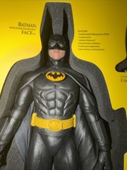 HOT TOYS BATMAN 1989 DX09 1/6 Scale Displayed By An Adult Collector Complete 🦇