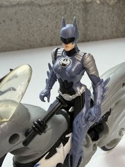Vintage 1997 Batman BATGIRL ICE STRIKE CYCLE Action Figure + Bike/Motorcyle