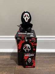 BLOODY – Culturefly Ghost Face Mystery Vinyl Plush Bag Clip