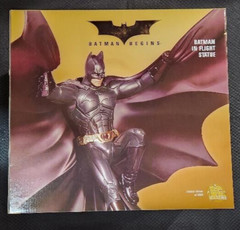 BATMAN BEGINS~BATMAN~’IN FLIGHT’~STATUE~LE 4000~GENTLE GIANT LTD~DC DIRECT~MIB